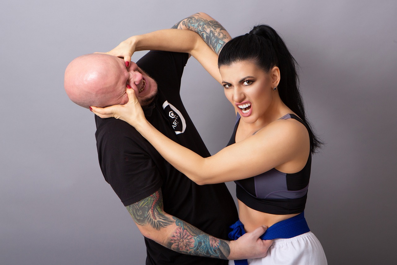 Techniques to Overcome the Size Advantage in a Self-Defense Scenario